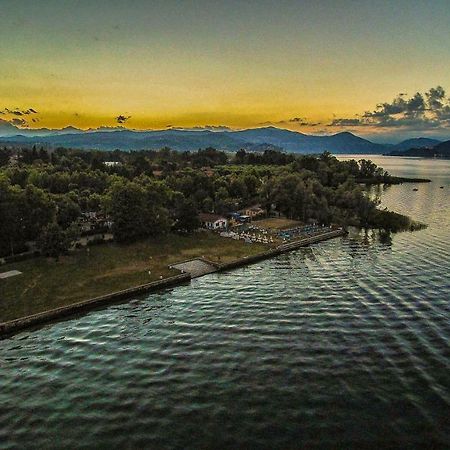 Ritratto Sul Lago Dormelletto Buitenkant foto