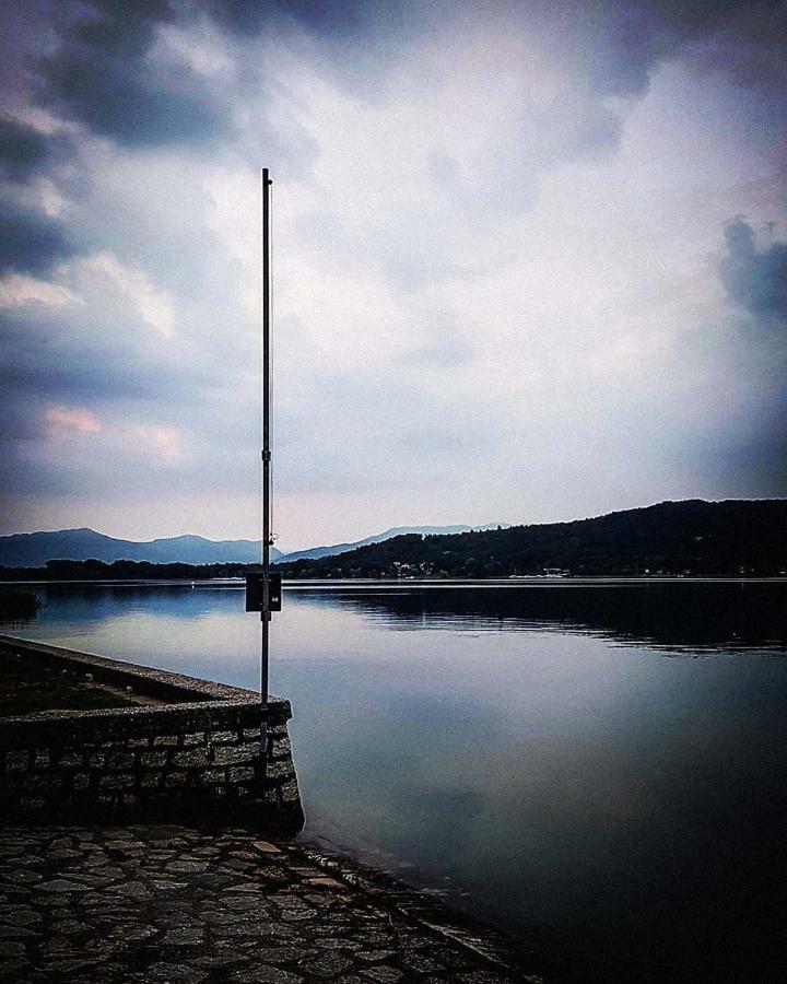 Ritratto Sul Lago Dormelletto Buitenkant foto