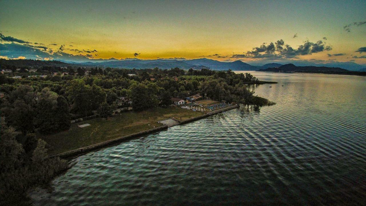 Ritratto Sul Lago Dormelletto Buitenkant foto